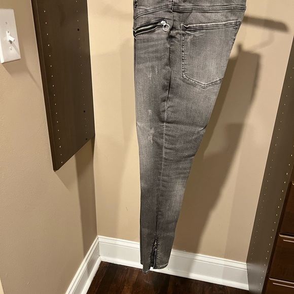 Express Gray Skinny Jeans with Vintage-Inspired Style - Picture 3 of 7